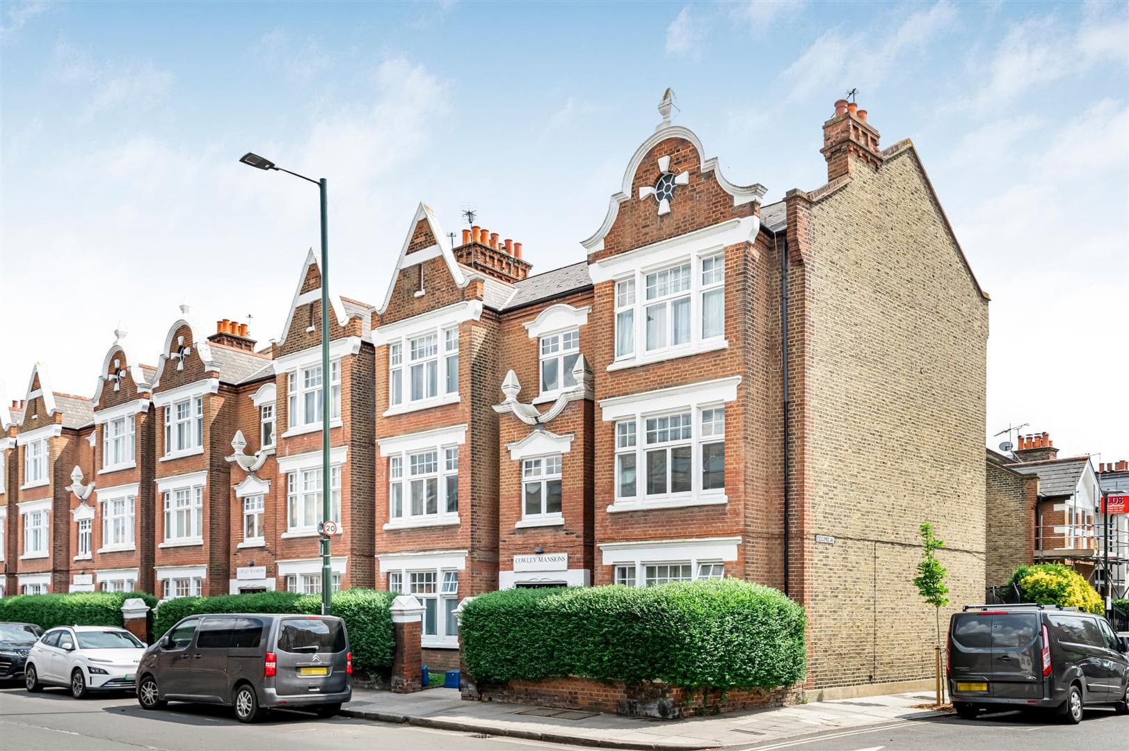Mortlake High Street, Mortlake, London, SW14 8SL