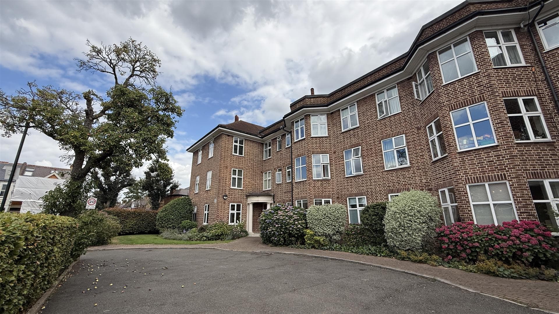 Whitton Road, Twickenham, TW1 1BU