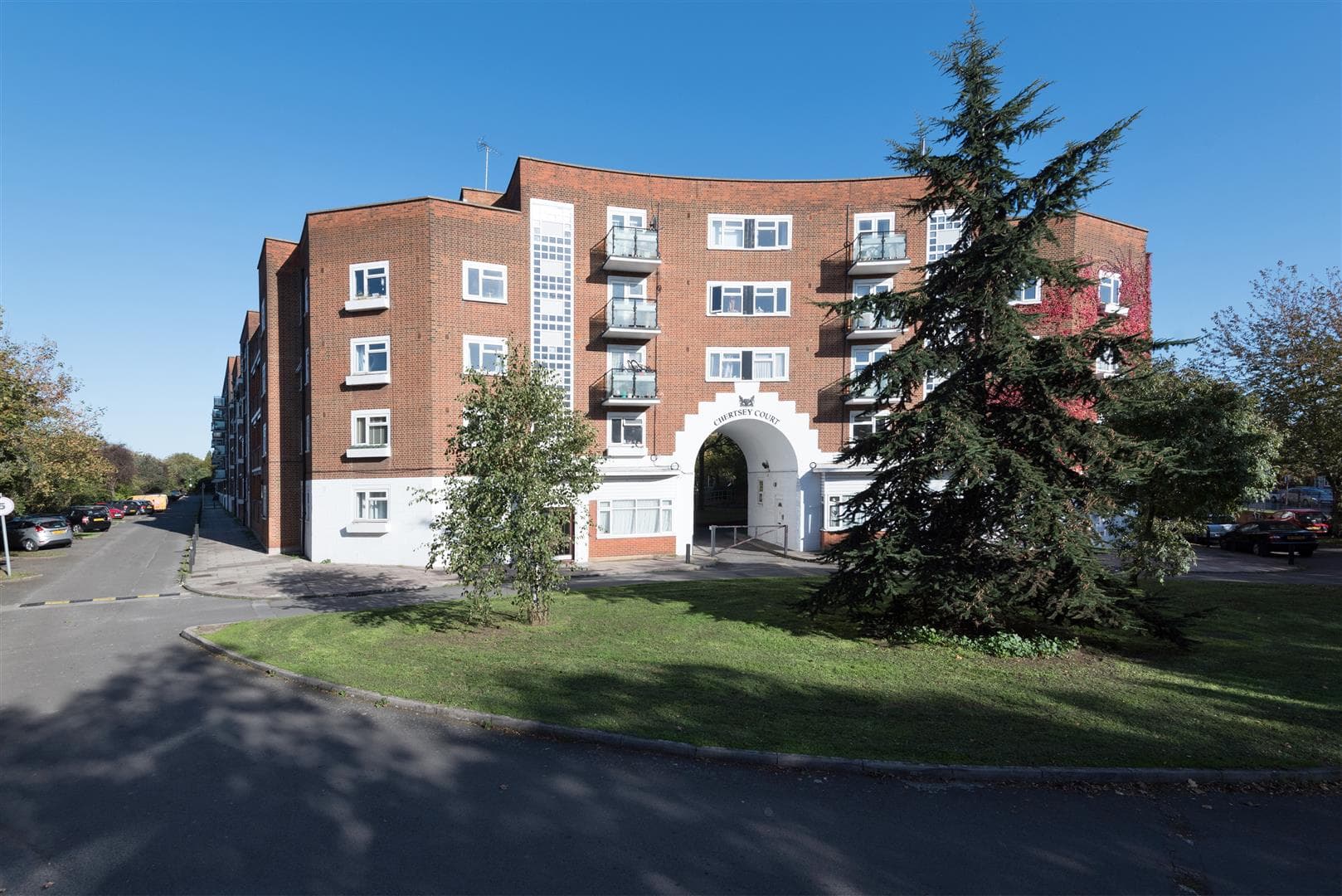 Clifford Avenue, London, SW14 7BX