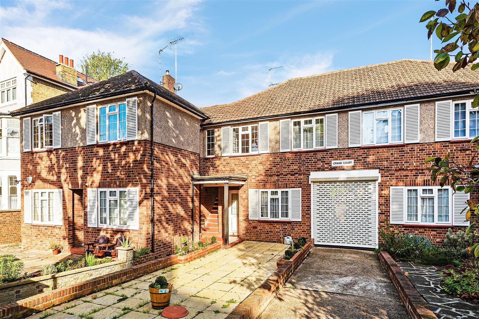 Sheen Gate Gardens, East Sheen, London, SW14 7PE