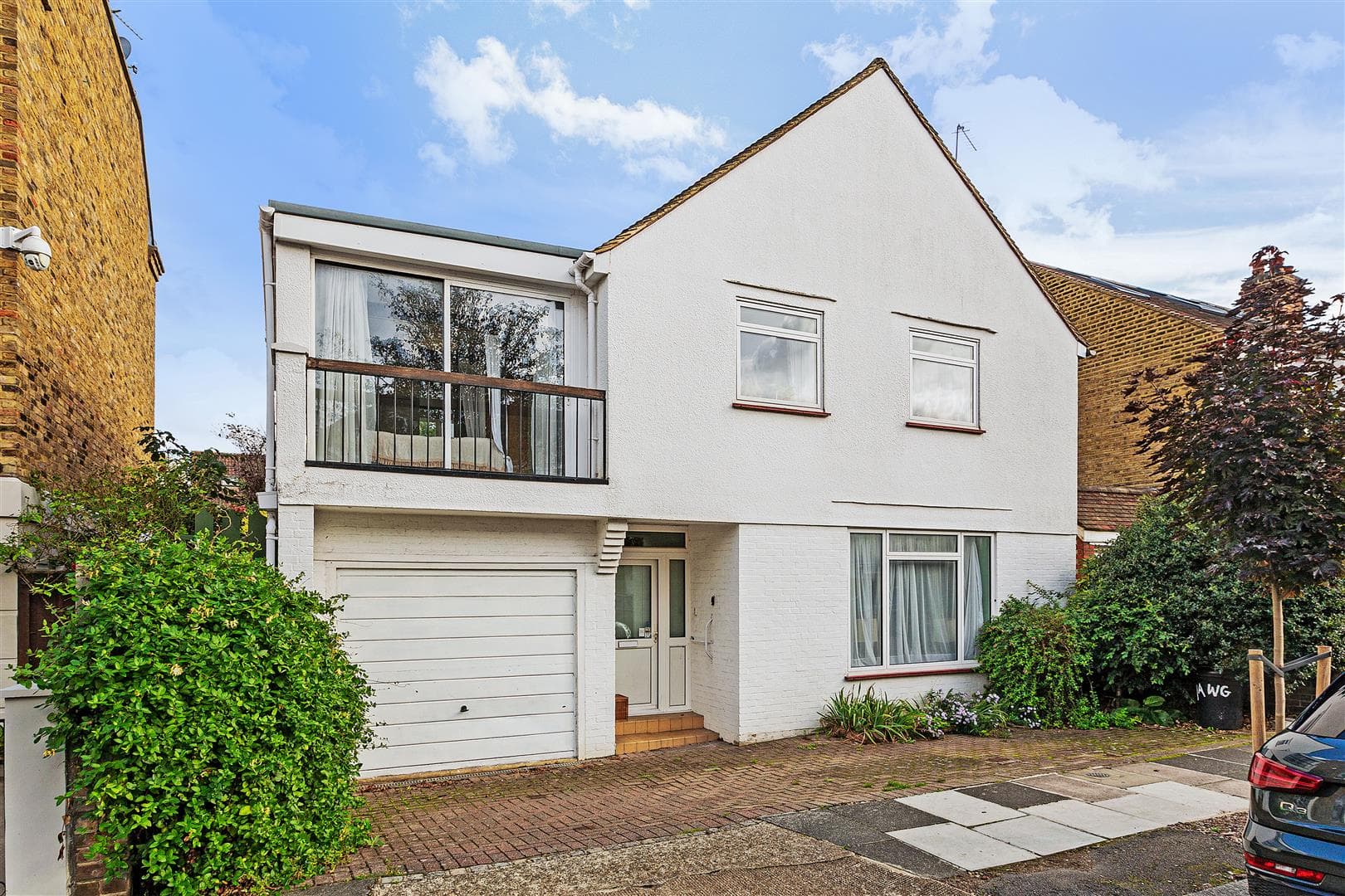 Wallorton Gardens, London, SW14 8DX