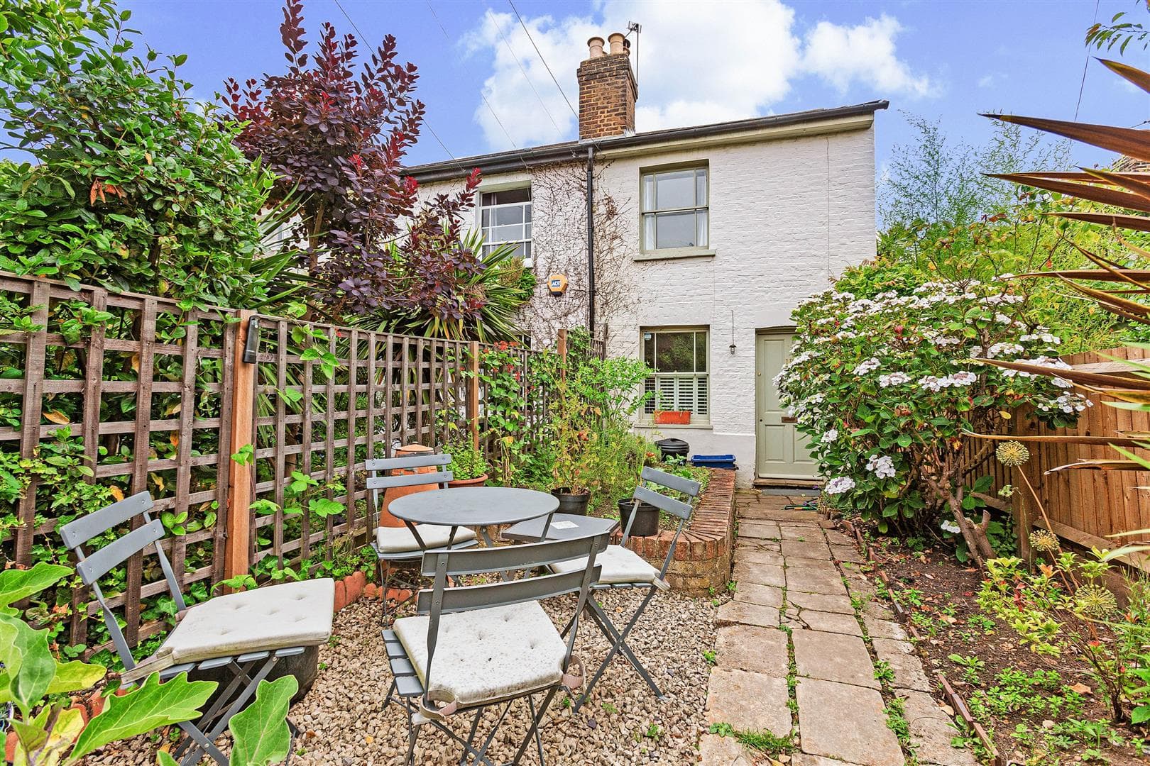 Thorne Passage, Barnes, London, SW13 0PA