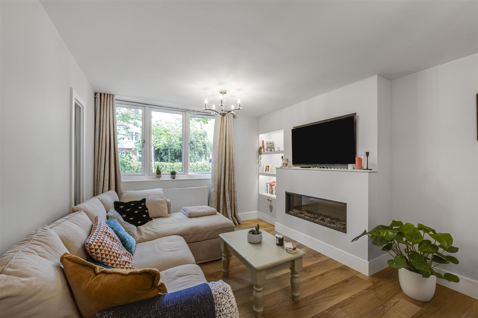 Sheen Gate Gardens, East Sheen, London, SW14 7PB