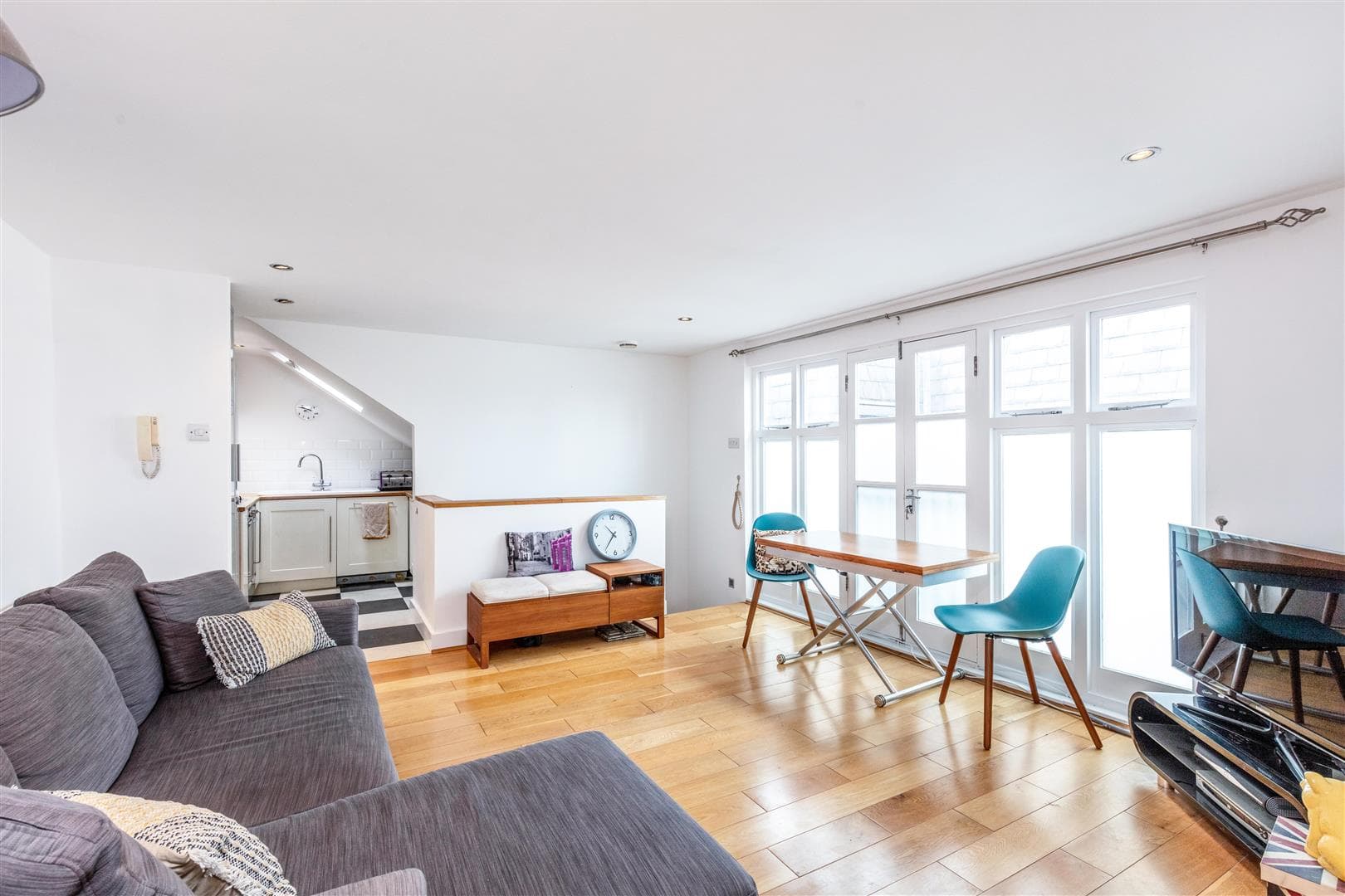 Upper Richmond Road West, East Sheen, London, SW14 8AW