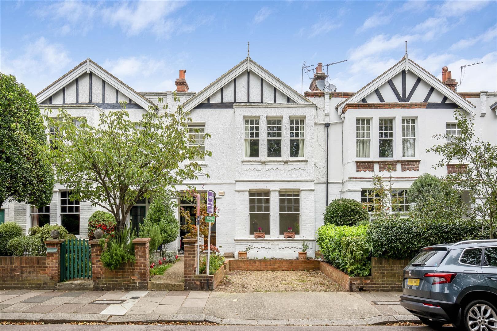 Vicarage Gardens, London, SW14 8RT