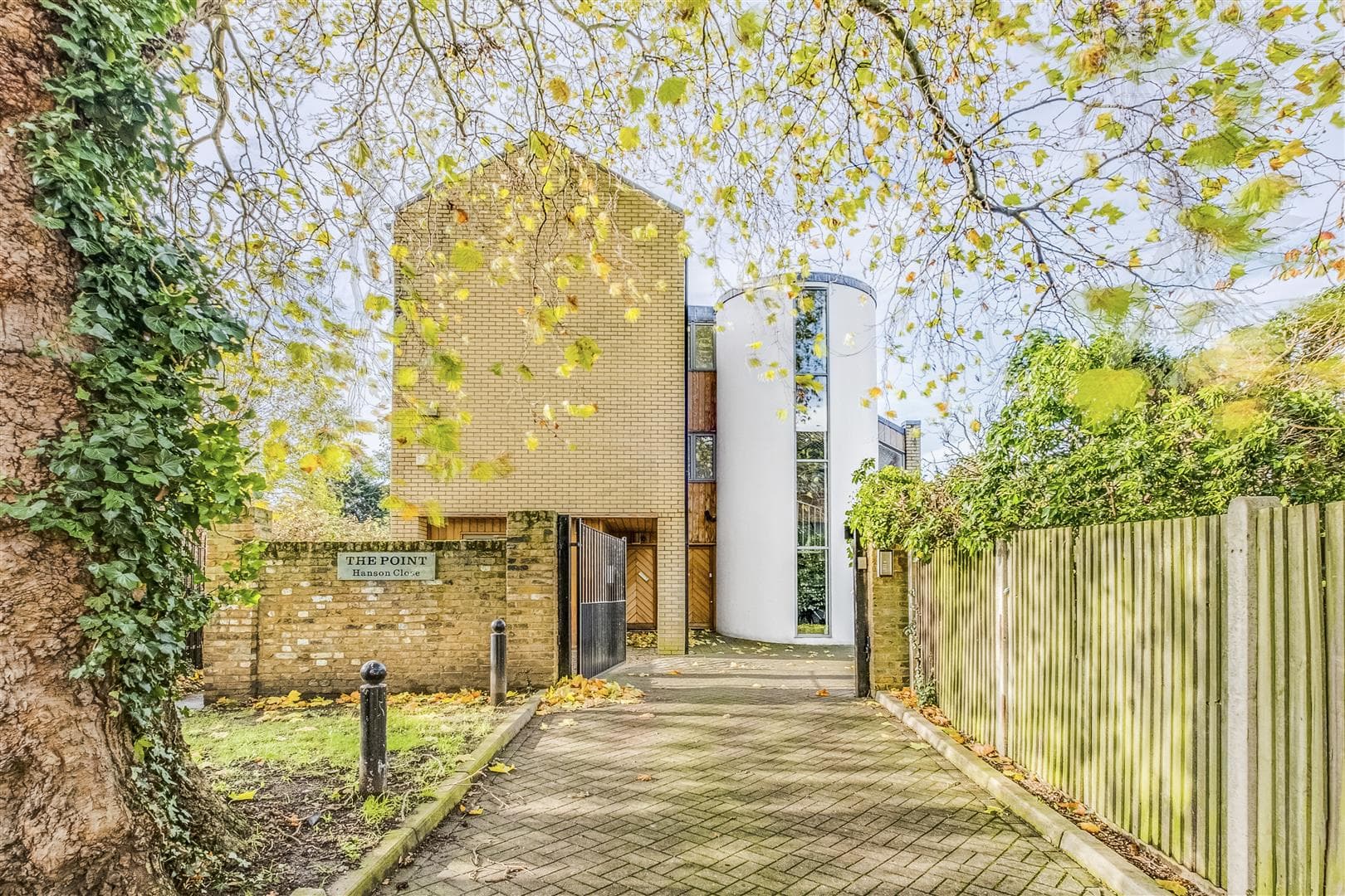 Hanson Close, Mortlake, SW14 7SJ