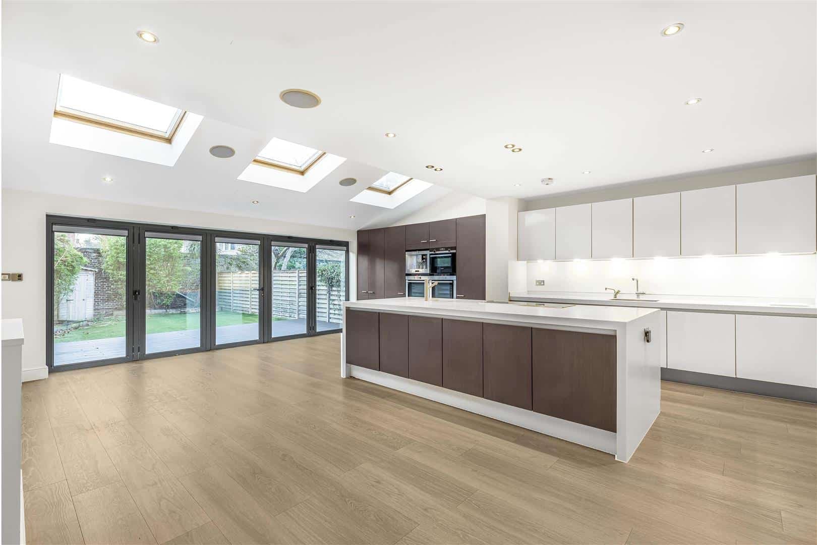 Richmond Park Road, London, SW14 8JT