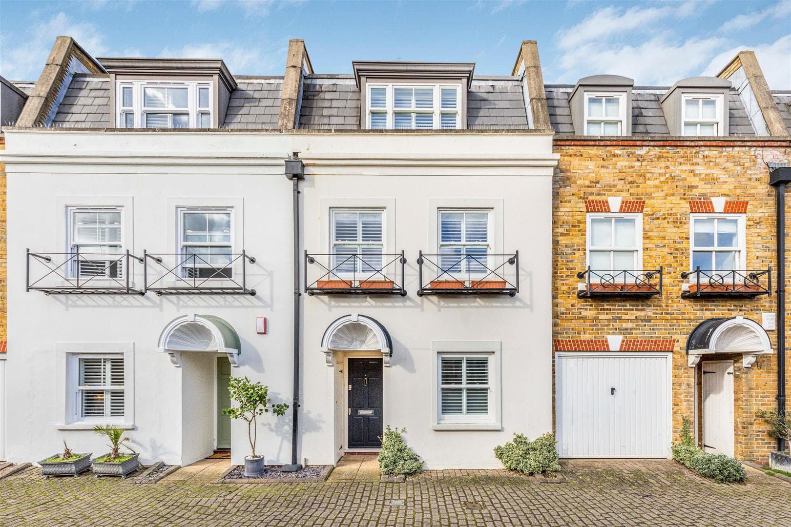 Fielding Mews, Barnes, London, SW13 9EY