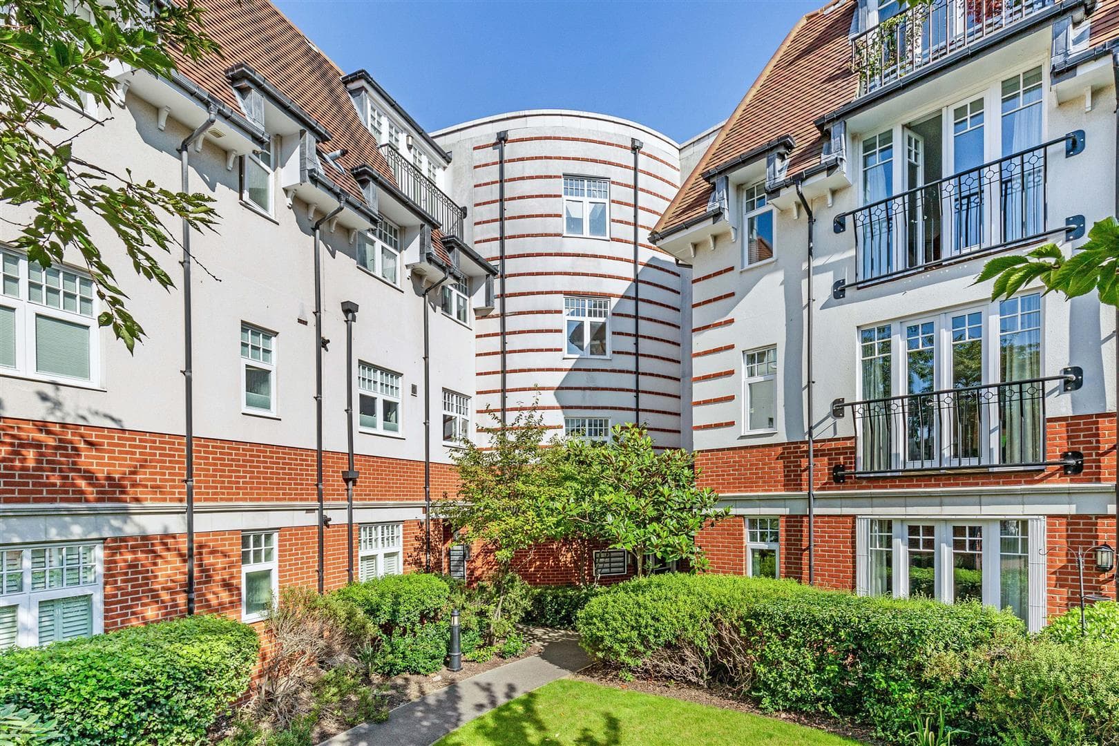 16 Willow Avenue, Barnes, London, SW13 0LQ