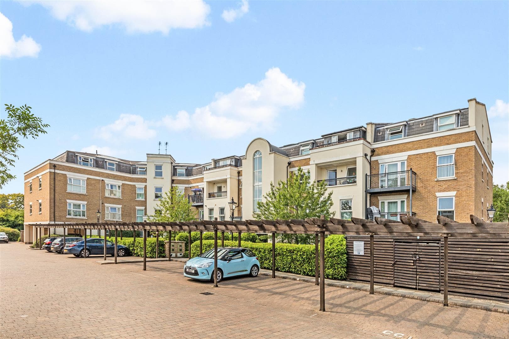 Wadham Mews, London, SW14 7DA
