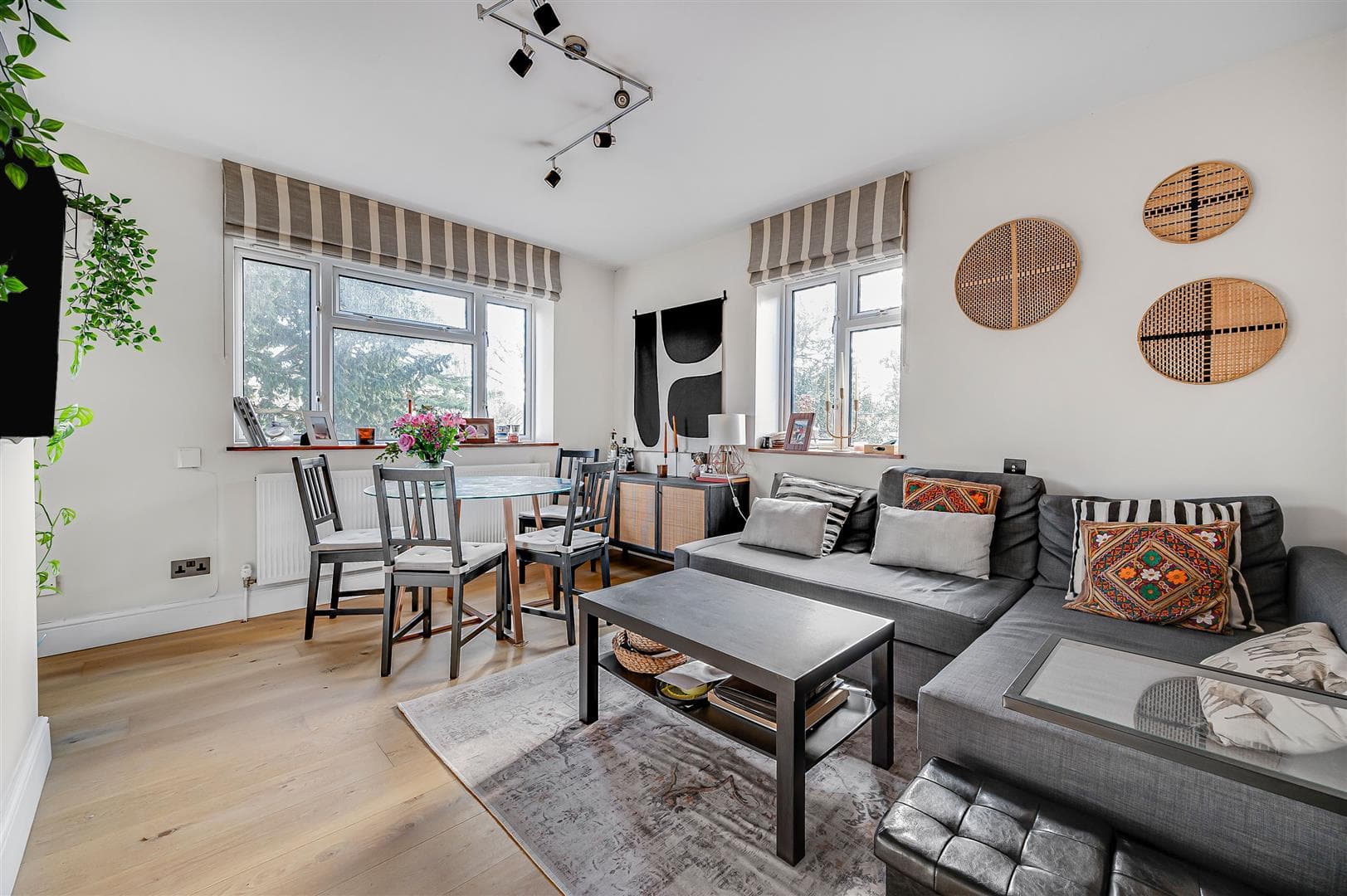 Mortlake High Street, Mortlake, London, SW14 8HW