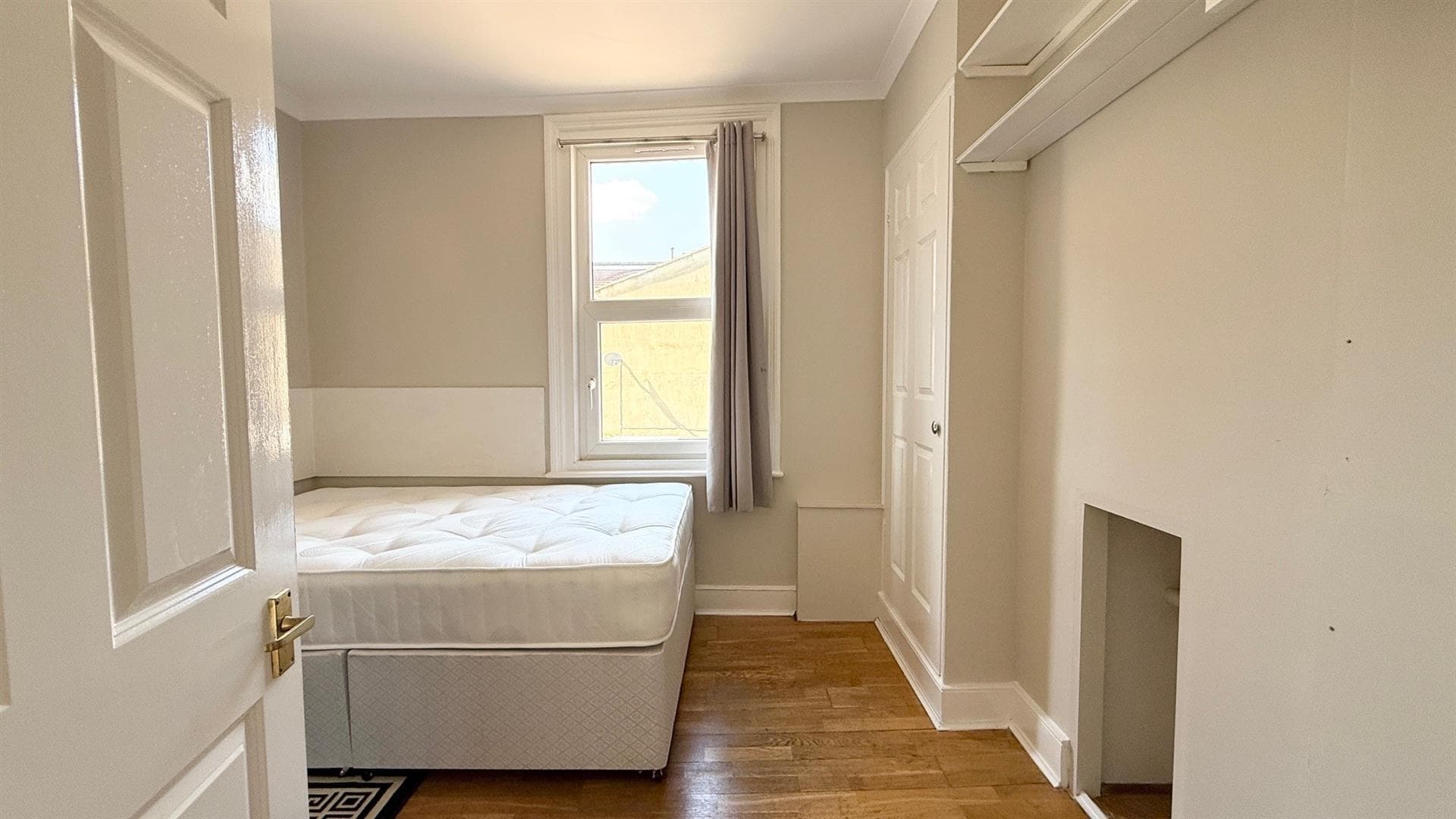 Upper Richmond Road West, East Sheen, London, SW14 8AW