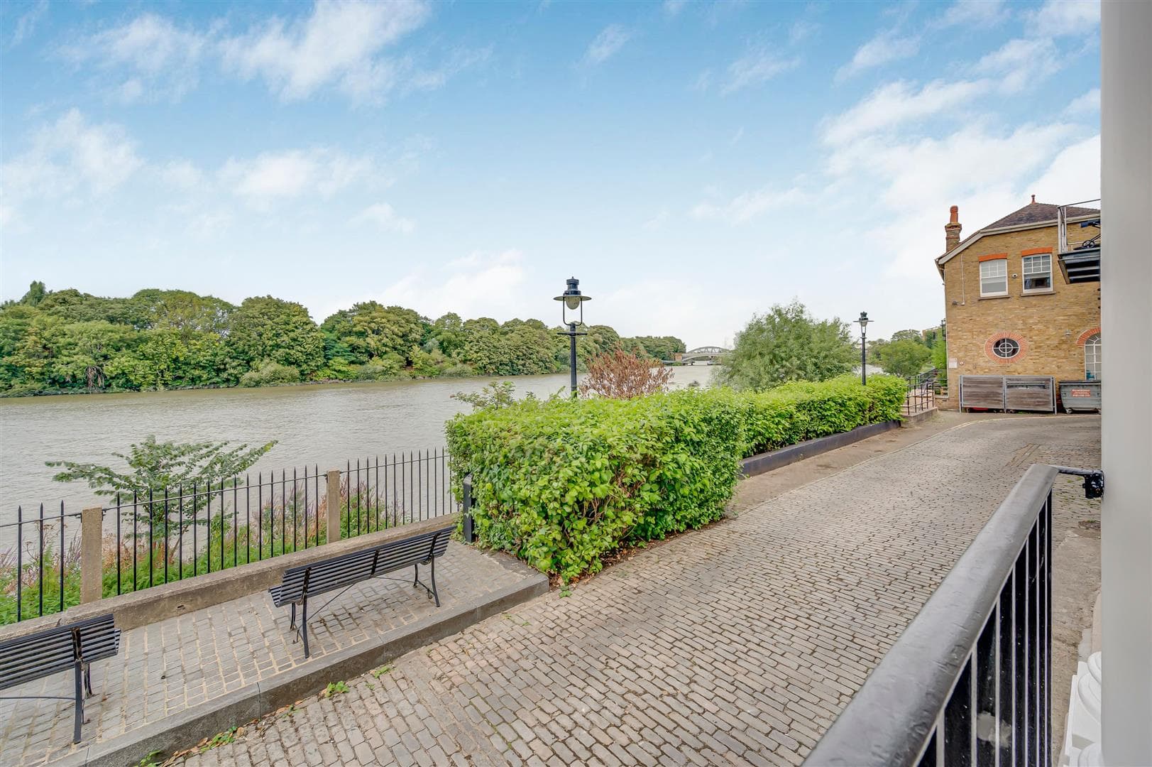 123 Mortlake High Street, Mortlake, London, SW14 8SN