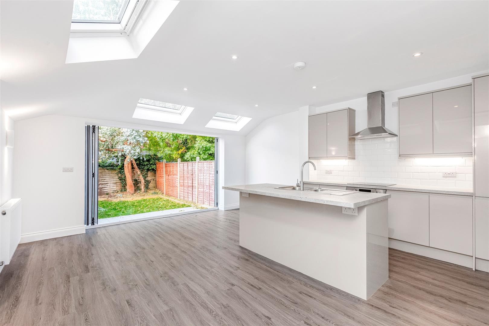 Latham Road, Twickenham, TW1 1BN