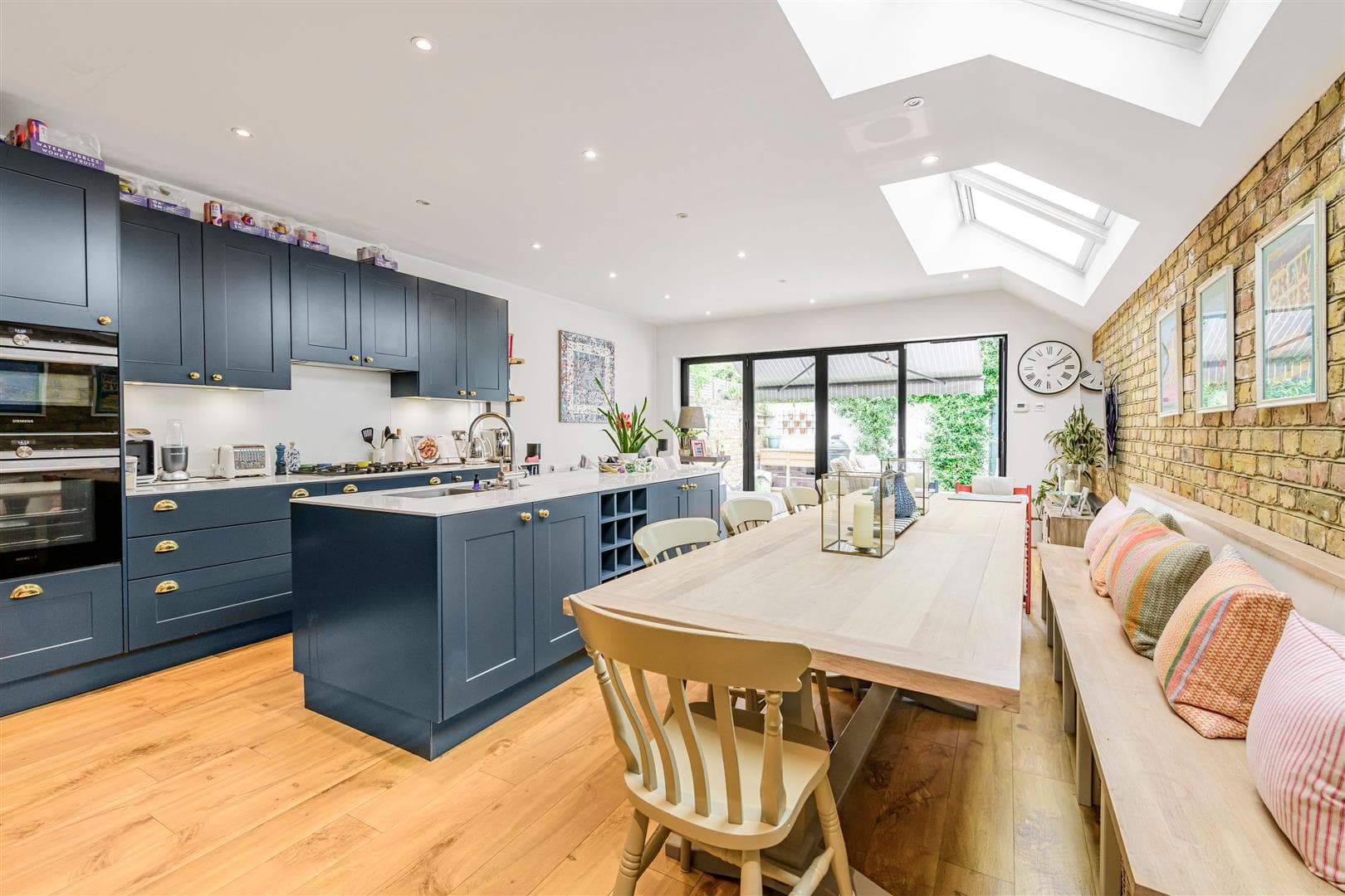White Hart Lane, Barnes, London, SW13 0PY