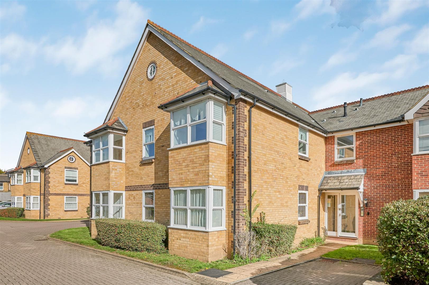 Dovecote Gardens, Mortlake, London, SW14 8PN