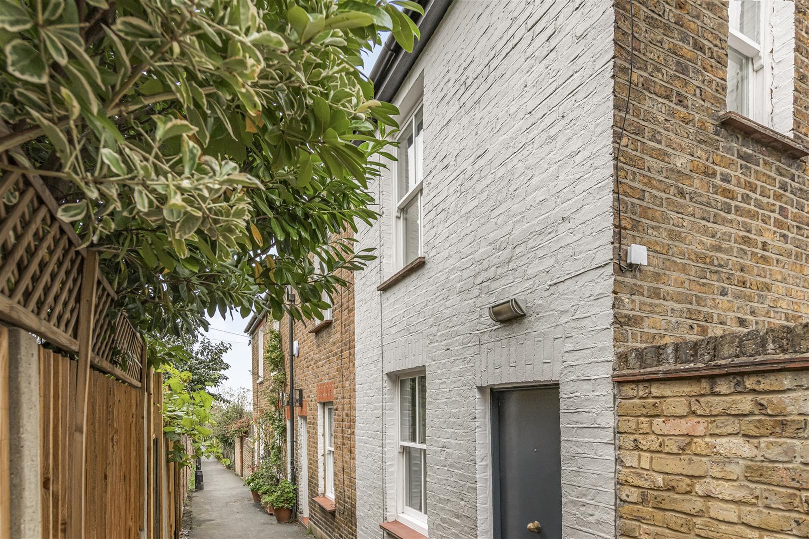 Albany Passage, Richmond, TW10 6DL