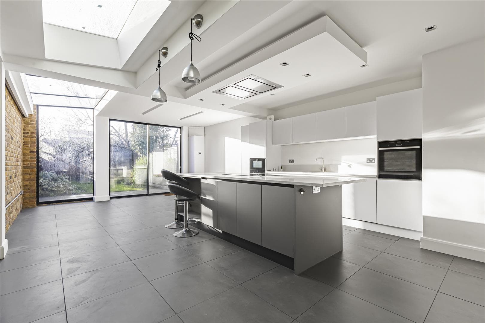 Kingsway, Mortlake, SW14 7HL