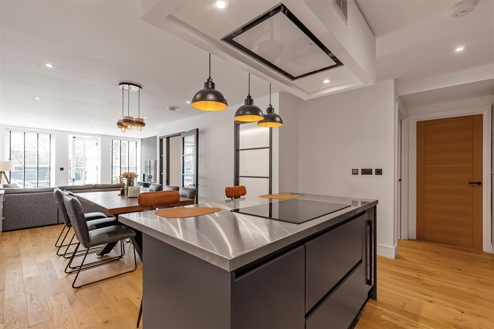 Lower Richmond Road, Putney, London, SW15 1LY