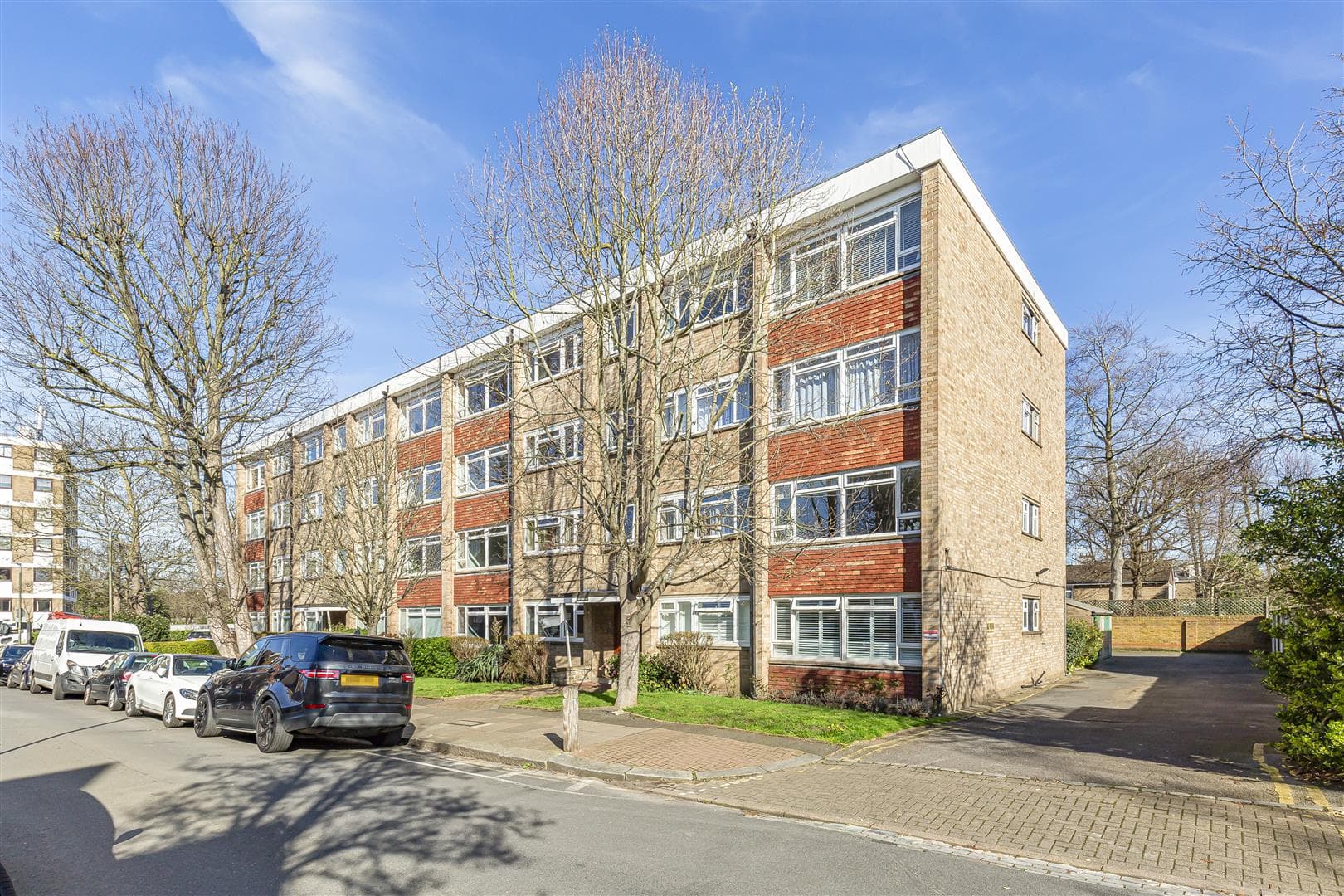 Daylesford Avenue, London, SW15 5QP