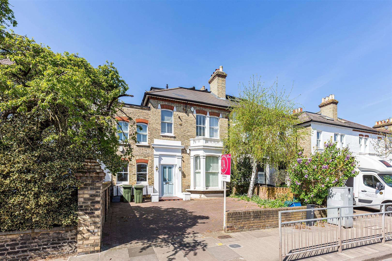 Castelnau, Barnes, SW13 9EW