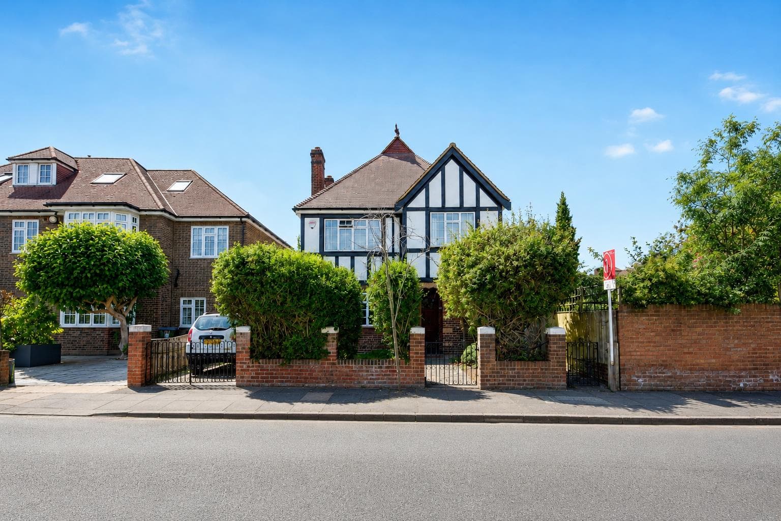 Parkgate Gardens, London, SW14 8BQ