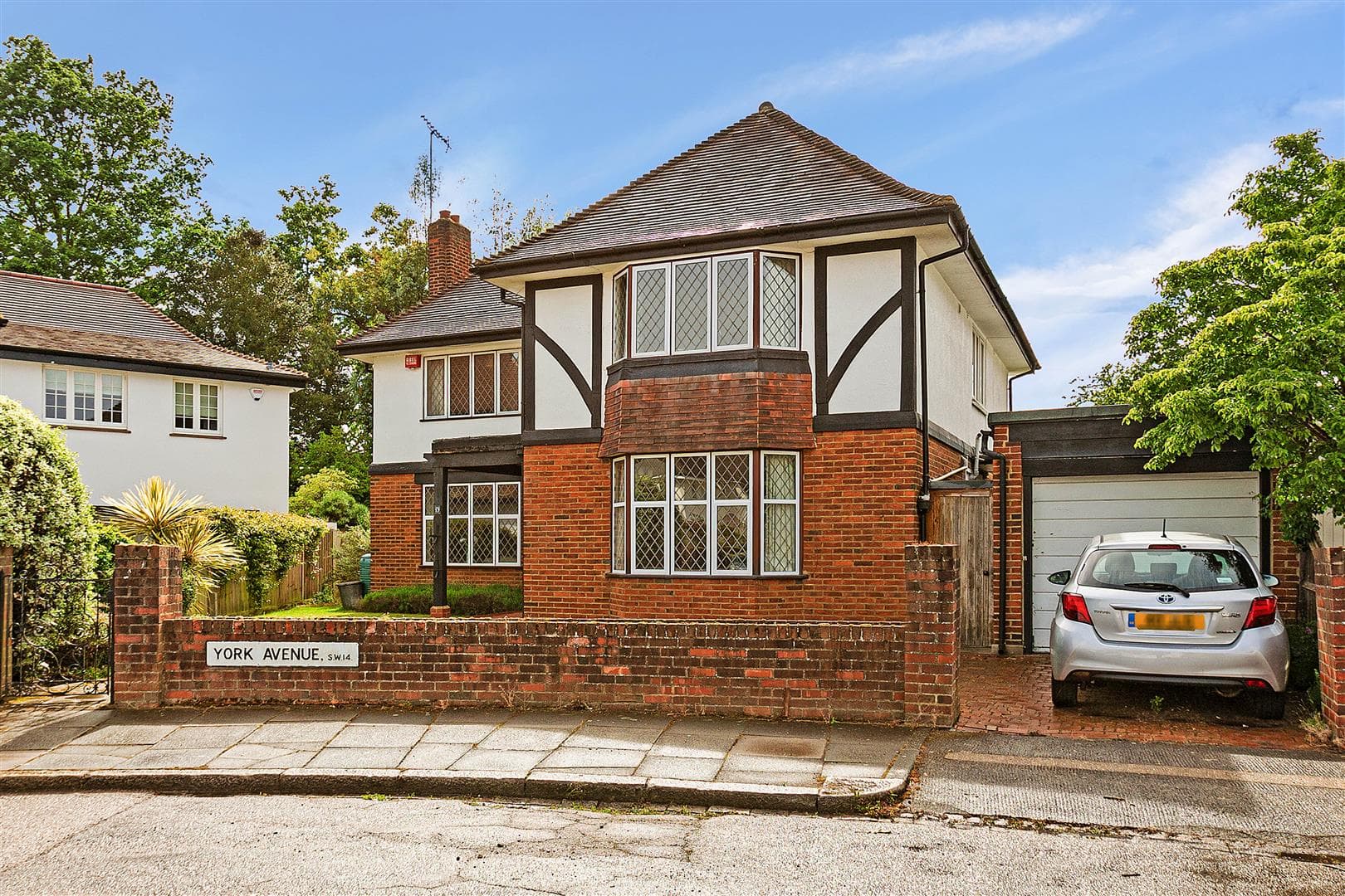 York Avenue, London, SW14 7LQ
