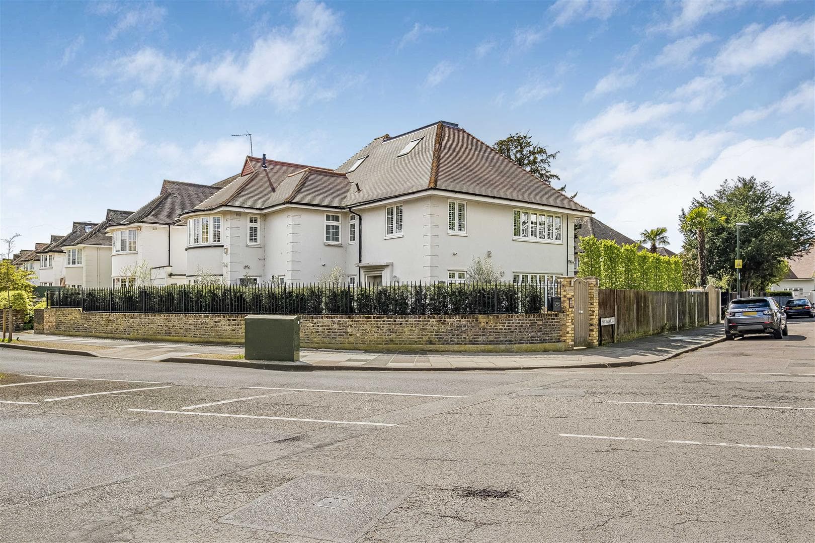 Sheen Lane, London, SW14 8RL