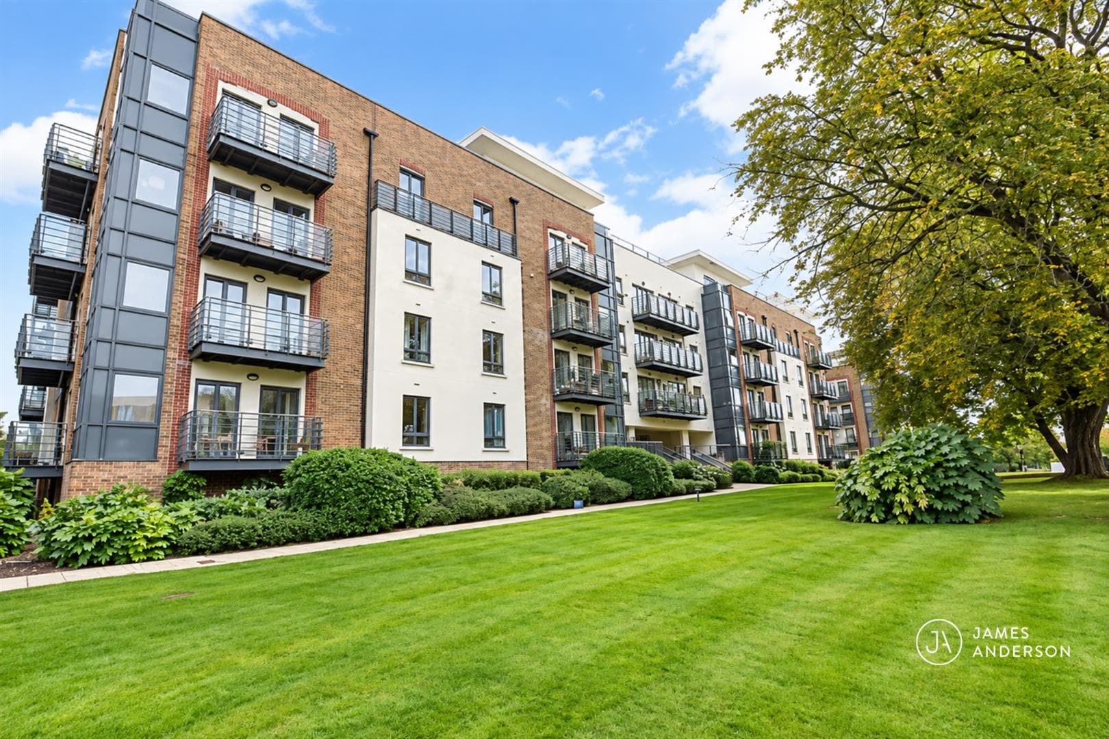 Holford Way, London, SW15 5DH