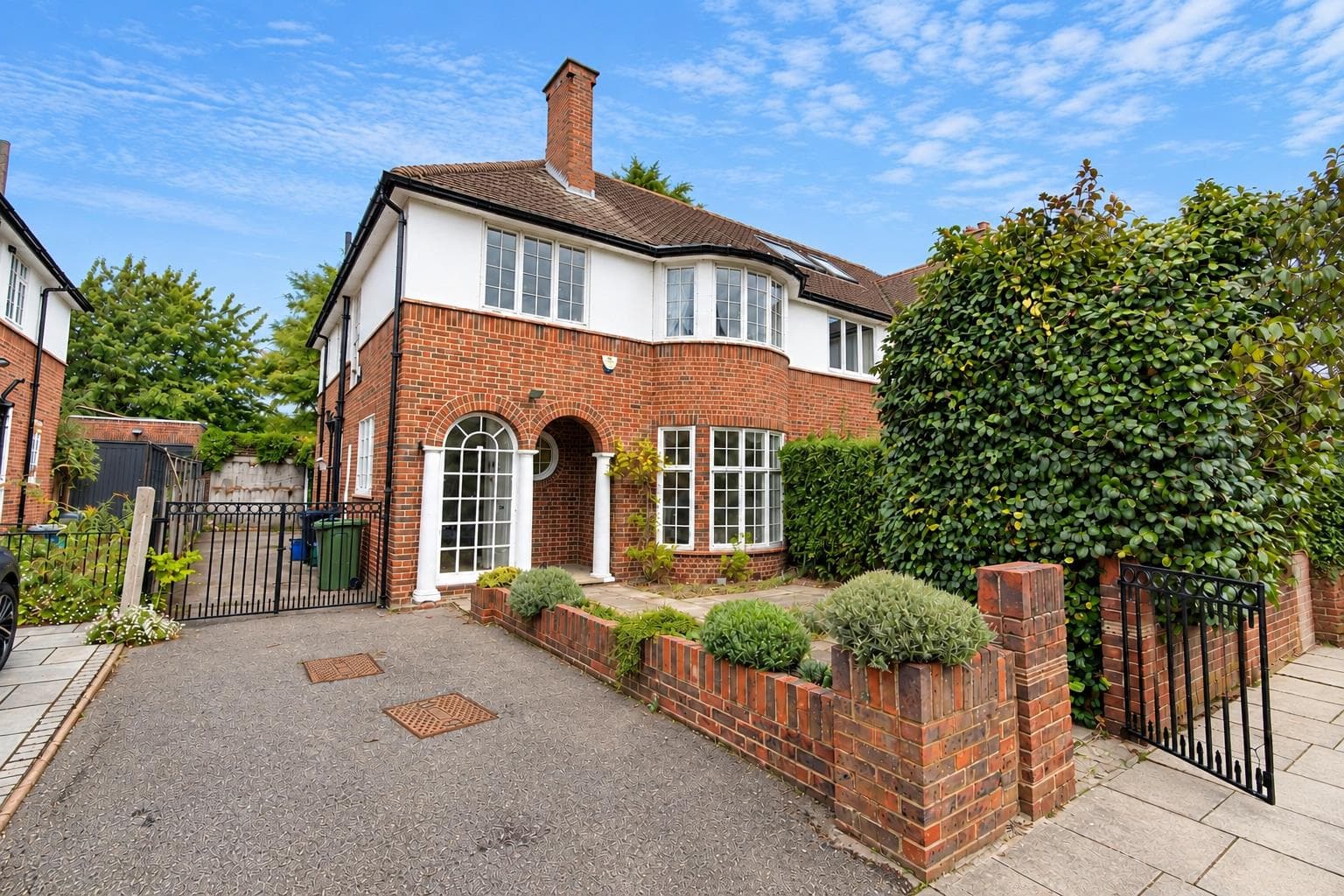 Westhay Gardens, London, SW14 7RU