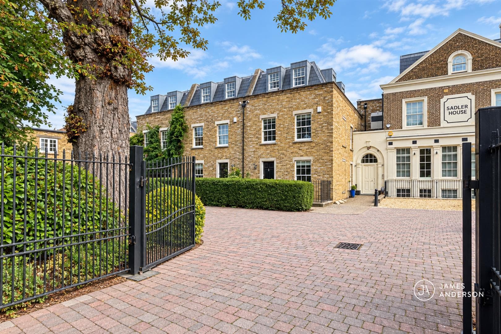 Commondale, London, SW15 1HD